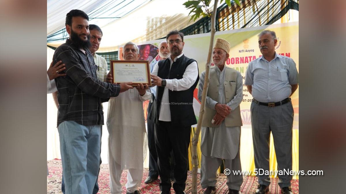 Satish Sharma, Srinagar, Jammu and Kashmir National Conference, National Conference, Kashmir, Jammu And Kashmir, Jammu, Manzoor Ahmad Qadri, DC Bandipora, Bandipora, Deputy Commissioner Bandipora, District Administration Bandipora, Sampoornata Samman Samaroh, Aakanksha Haat