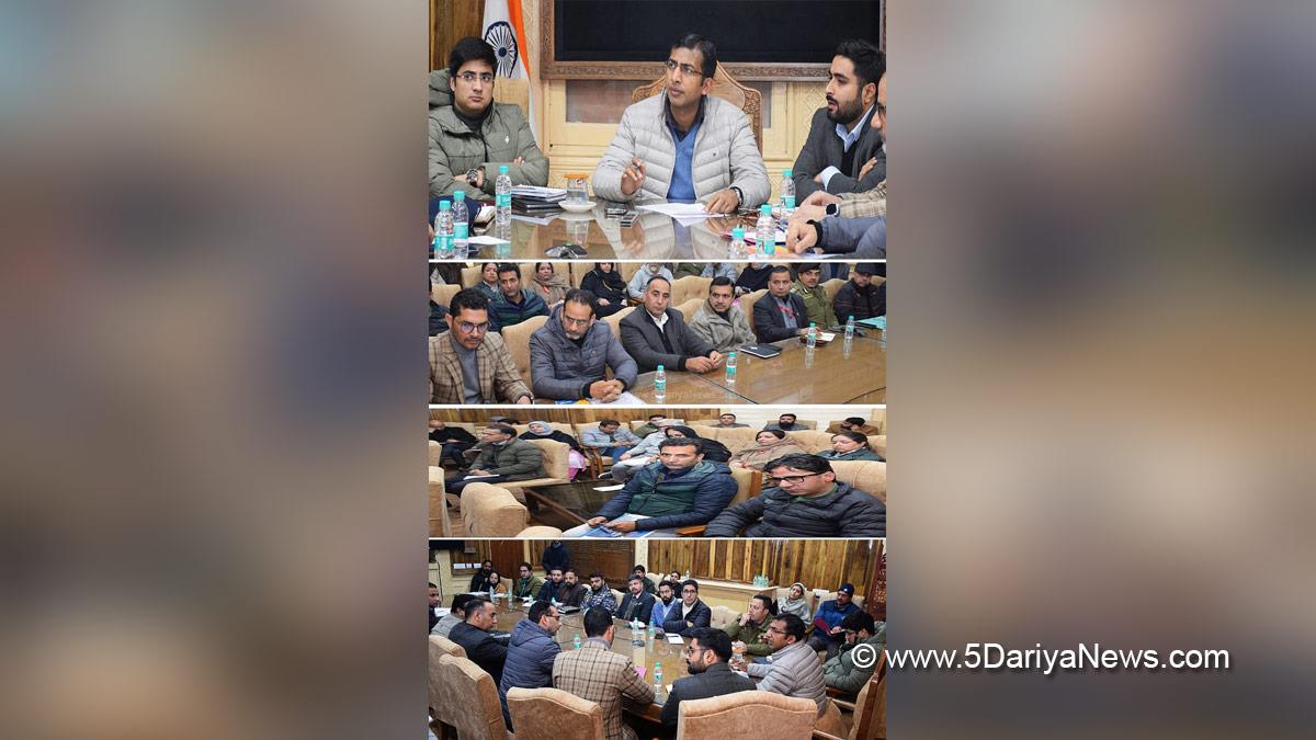 Anshul Garg, Divisional Commissioner Kashmir, Srinagar, Jammu, Kashmir, Jammu And Kashmir, District Administration Srinagar, Akshay Labroo, Faz Lul Haseeb